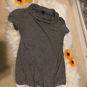 🌸Ann Taylor Short Sleeve Turtle Neck Top